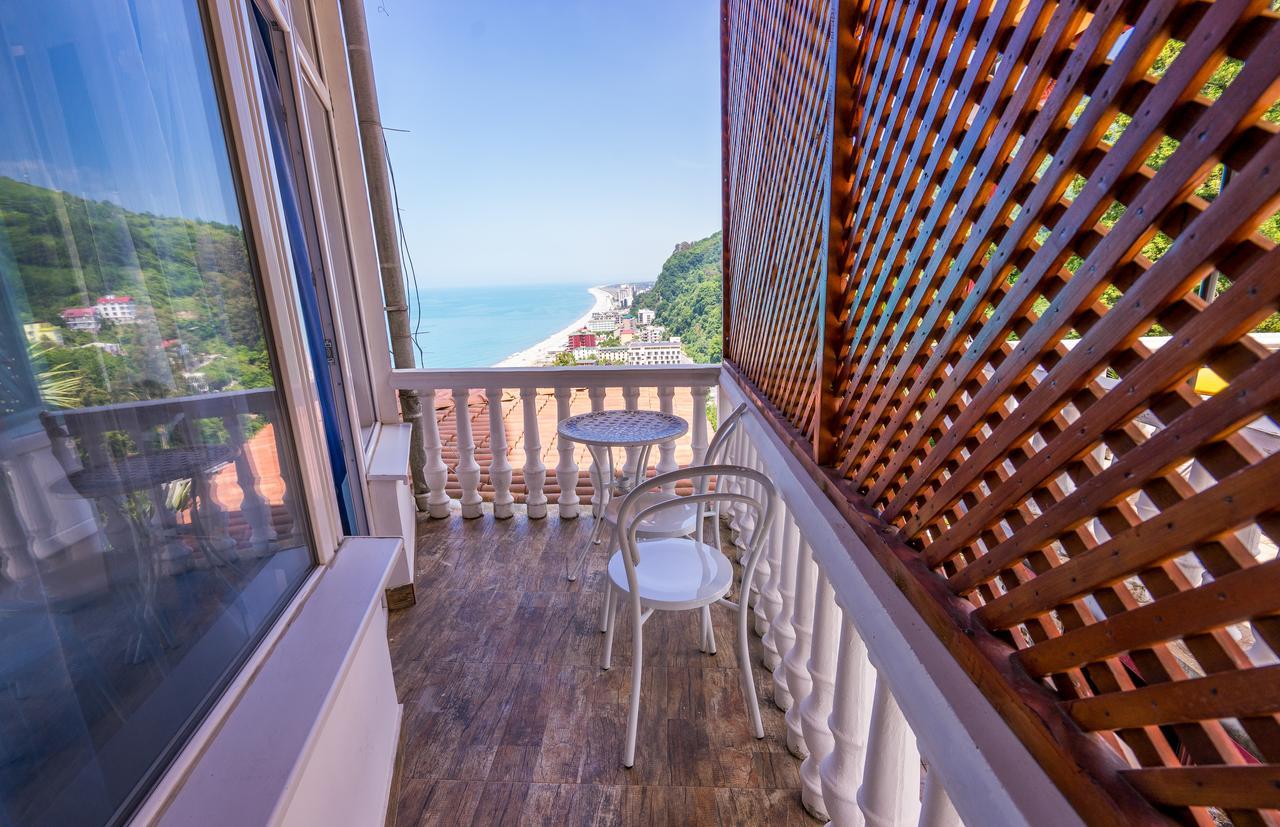 Aniva The Hotel Batumi Bagian luar foto