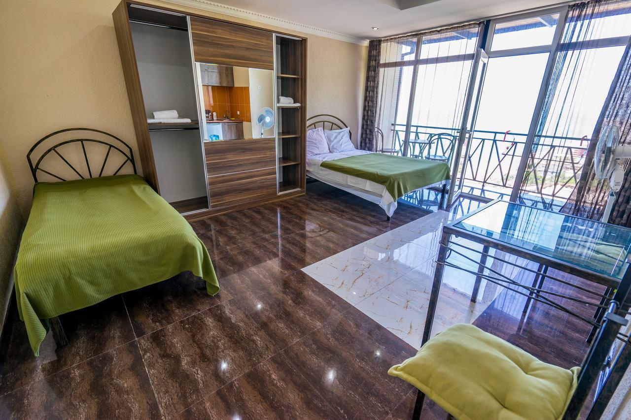 Aniva The Hotel Batumi Bagian luar foto