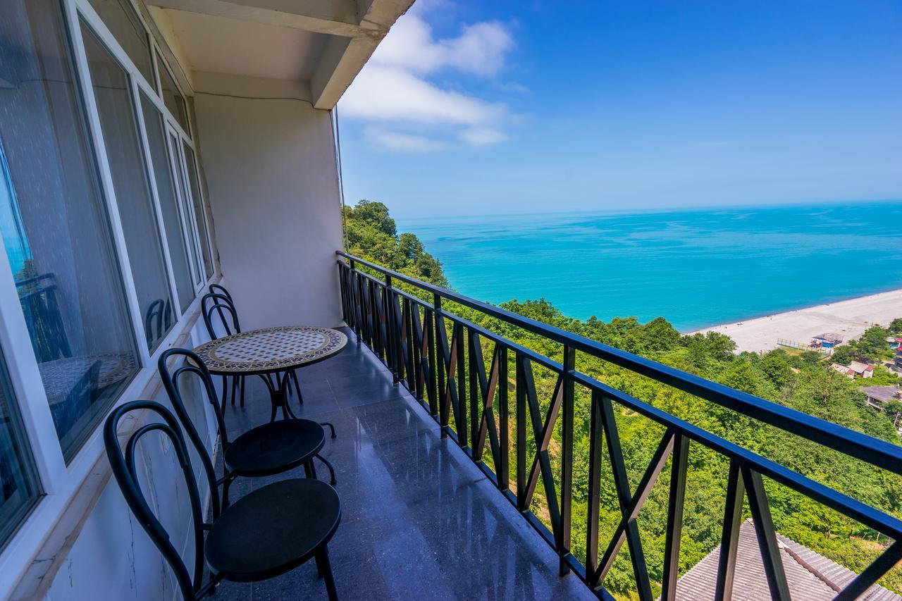 Aniva The Hotel Batumi Bagian luar foto