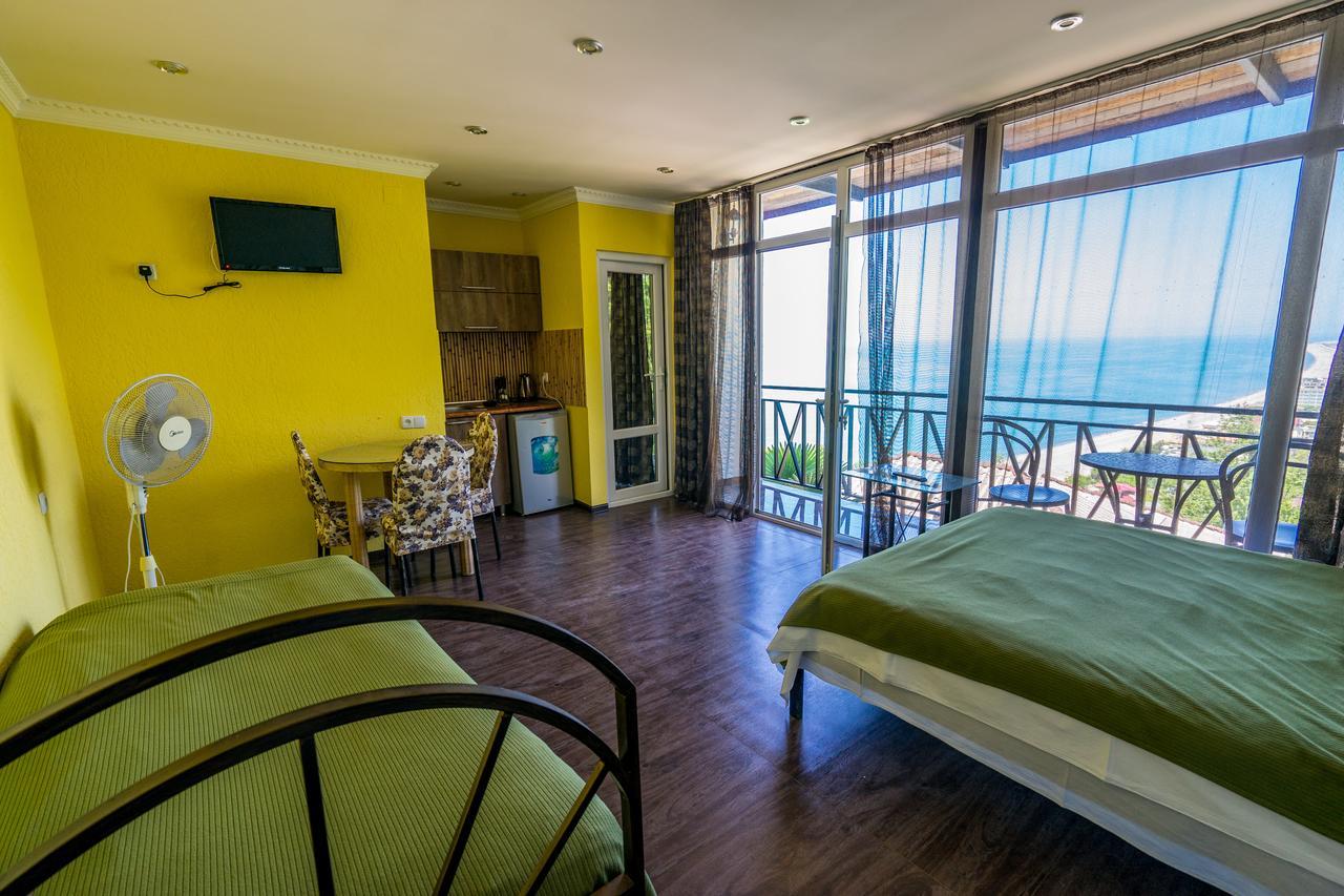 Aniva The Hotel Batumi Bagian luar foto