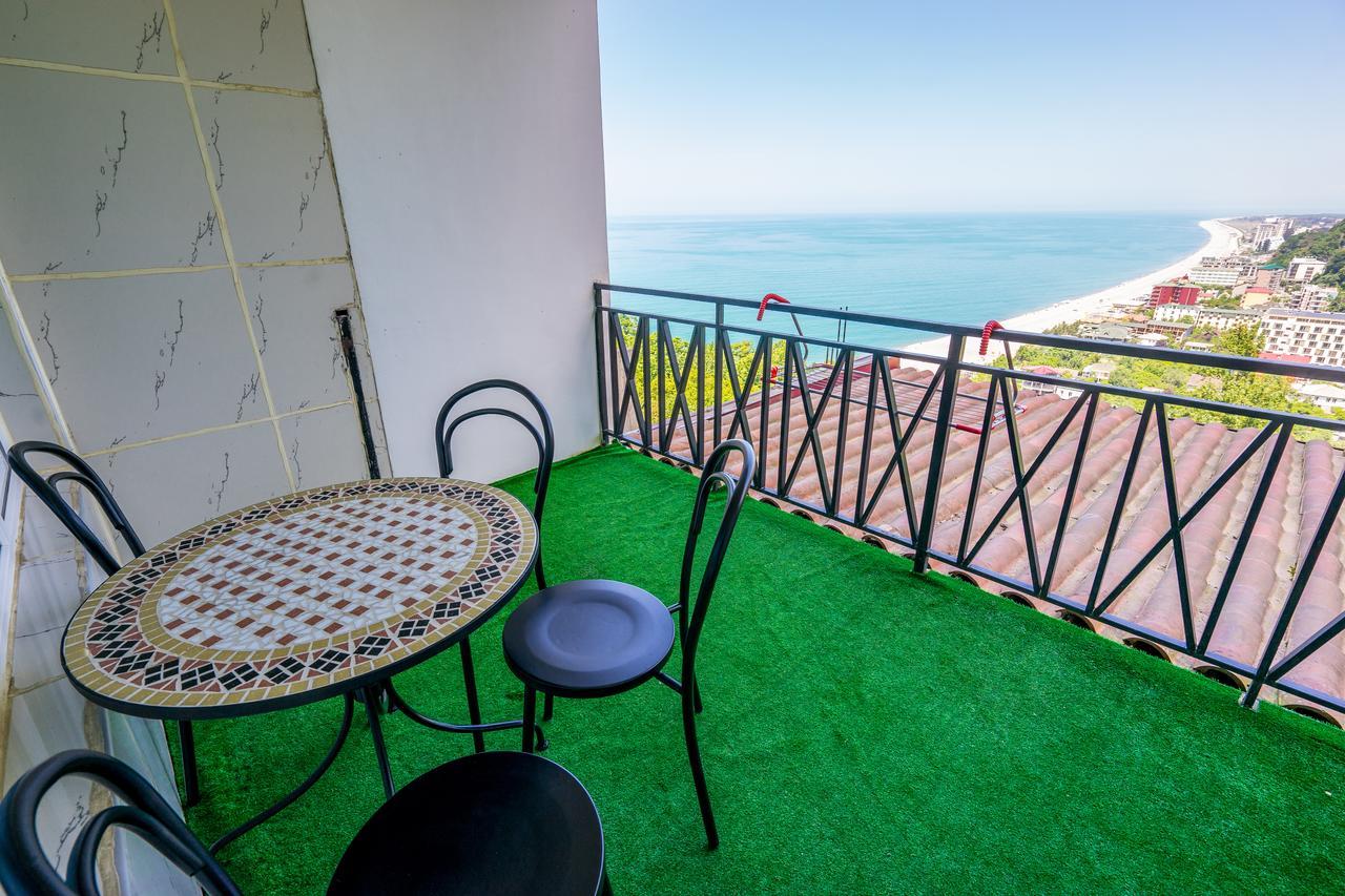 Aniva The Hotel Batumi Bagian luar foto