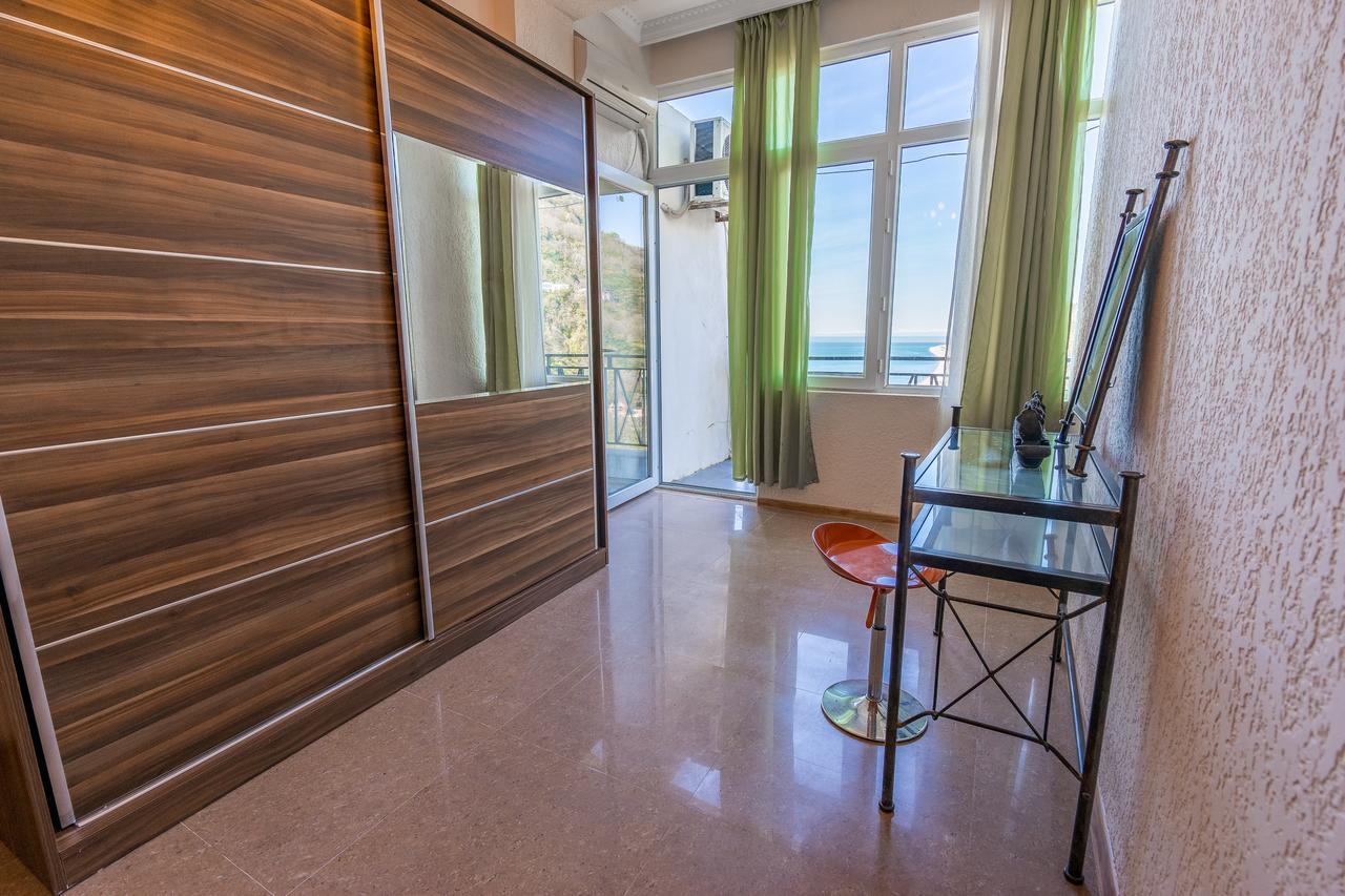 Aniva The Hotel Batumi Bagian luar foto