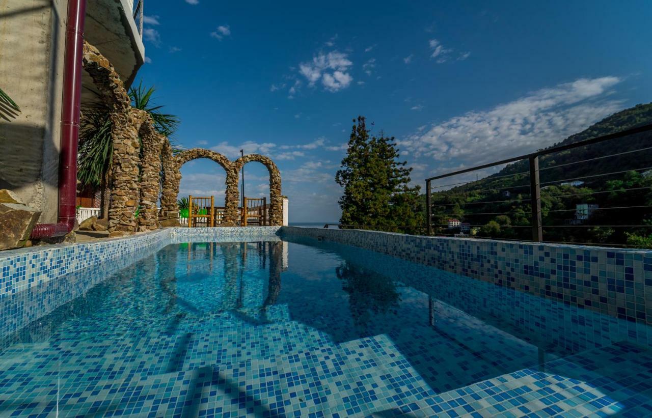 Aniva The Hotel Batumi Bagian luar foto