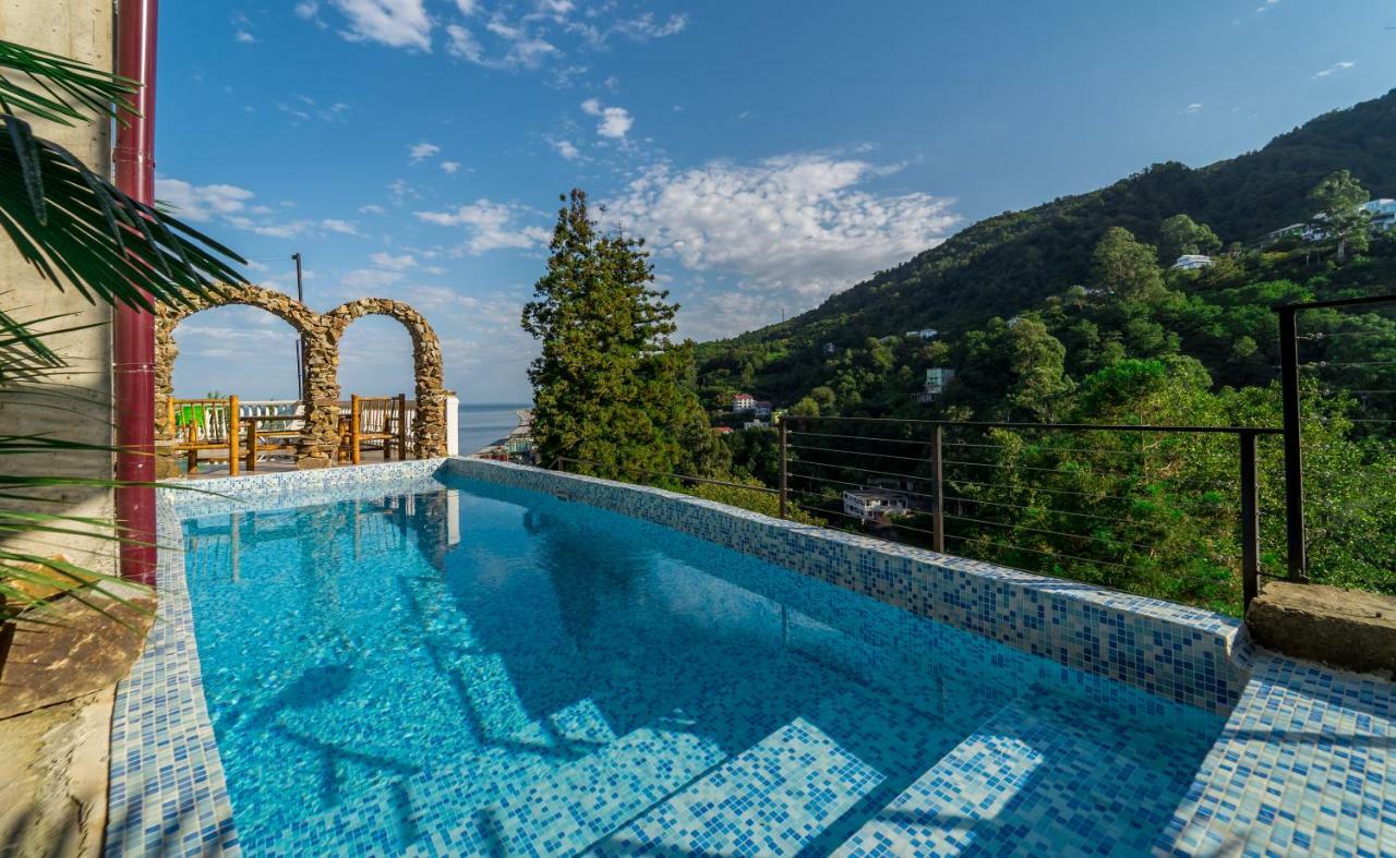 Aniva The Hotel Batumi Bagian luar foto